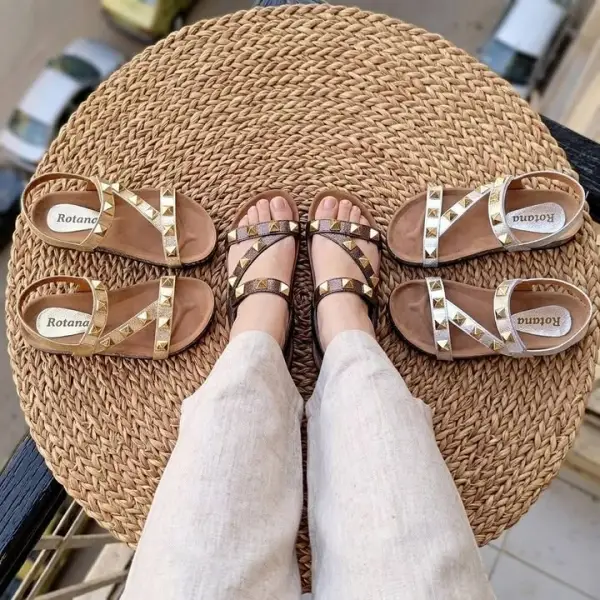 صندل ميتاليك بمسامير هرمية